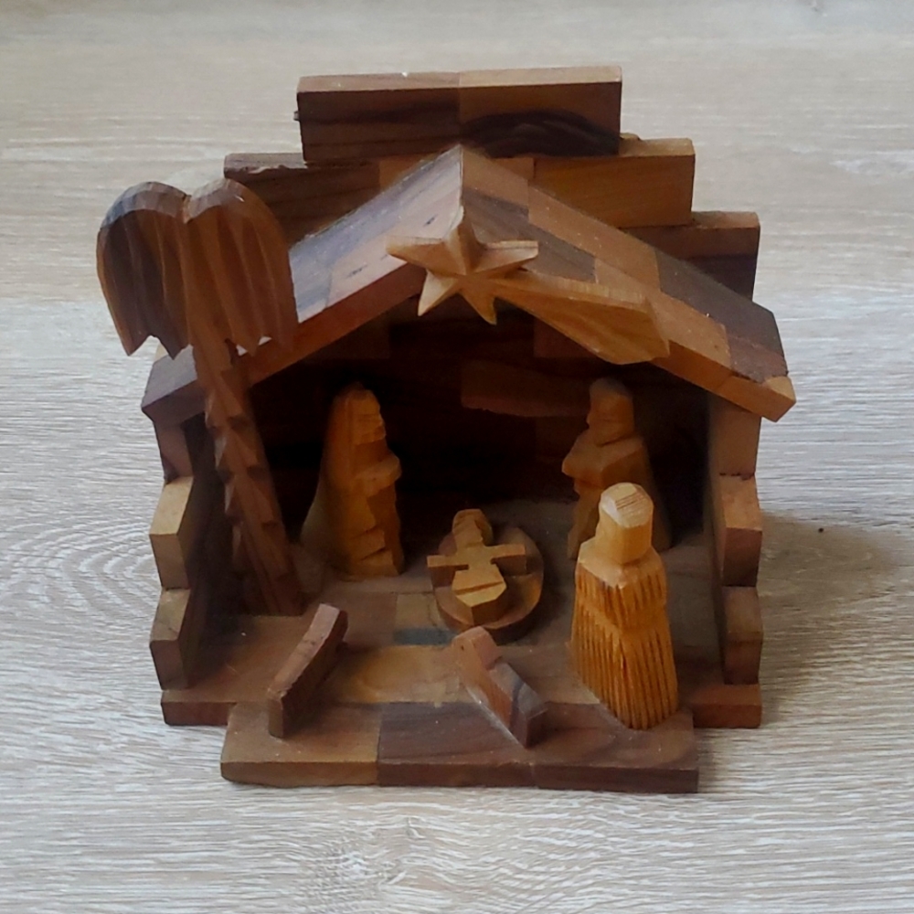 VINTAGE OLIVE WOOD NATIVITY SCENE 6" TALL